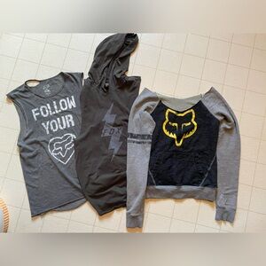 🩶🖤Fox LOT of 3 small and medium shirts🖤🩶